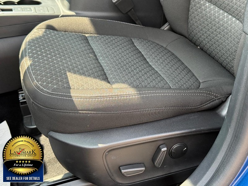 Ford Escape Vehicle Full-screen Gallery Image 24