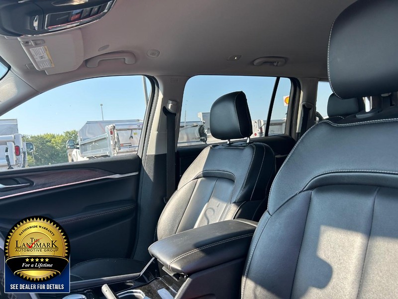 Jeep Grand Cherokee L Vehicle Full-screen Gallery Image 8