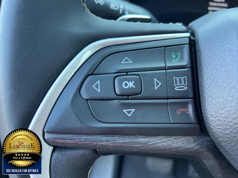 Jeep Grand Cherokee L Vehicle Full-screen Gallery Image 9