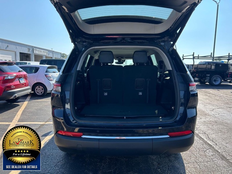 Jeep Grand Cherokee L Vehicle Full-screen Gallery Image 15