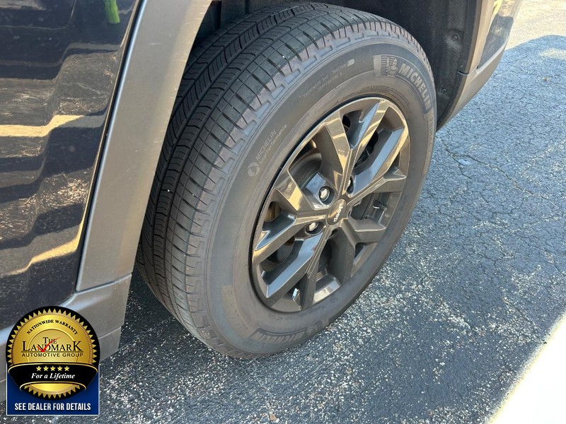 Jeep Grand Cherokee L Vehicle Full-screen Gallery Image 16