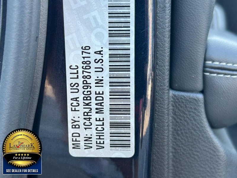 Jeep Grand Cherokee L Vehicle Full-screen Gallery Image 17