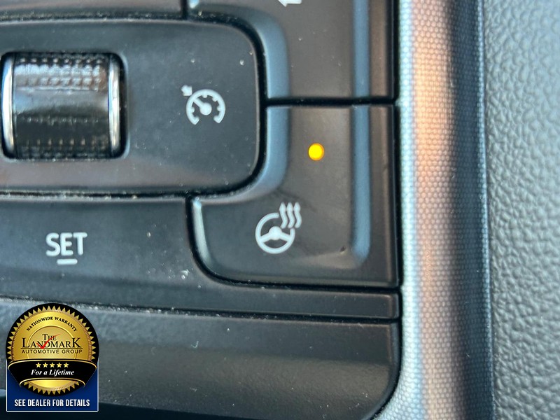 GMC Sierra 1500 Vehicle Full-screen Gallery Image 15