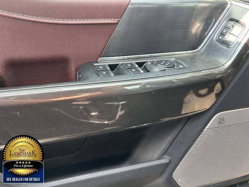 Ford F-150 Vehicle Full-screen Gallery Image 08