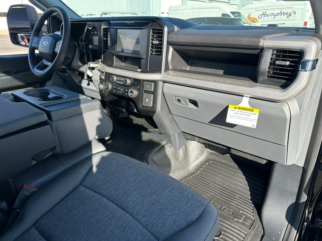 Ford Super Duty F-350 SRW Vehicle Full-screen Gallery Image 5