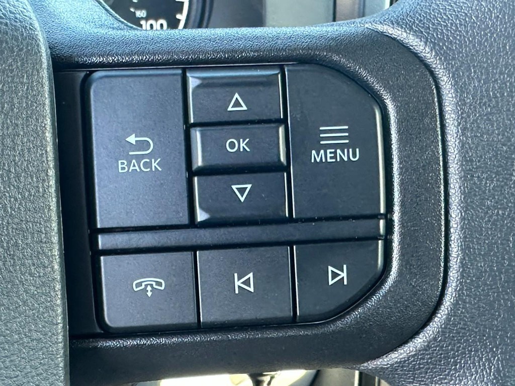 Ford Super Duty F-350 SRW Vehicle Full-screen Gallery Image 11