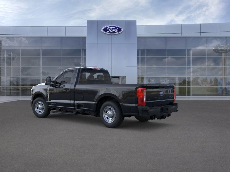 Ford Super Duty F-350 SRW Vehicle Full-screen Gallery Image 4