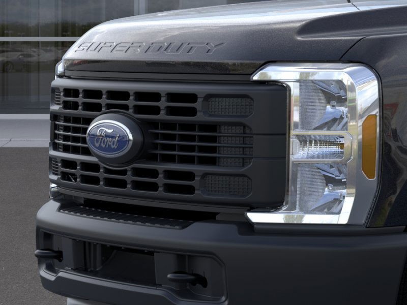 Ford Super Duty F-350 SRW Vehicle Full-screen Gallery Image 17