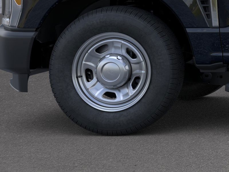 Ford Super Duty F-350 SRW Vehicle Full-screen Gallery Image 19