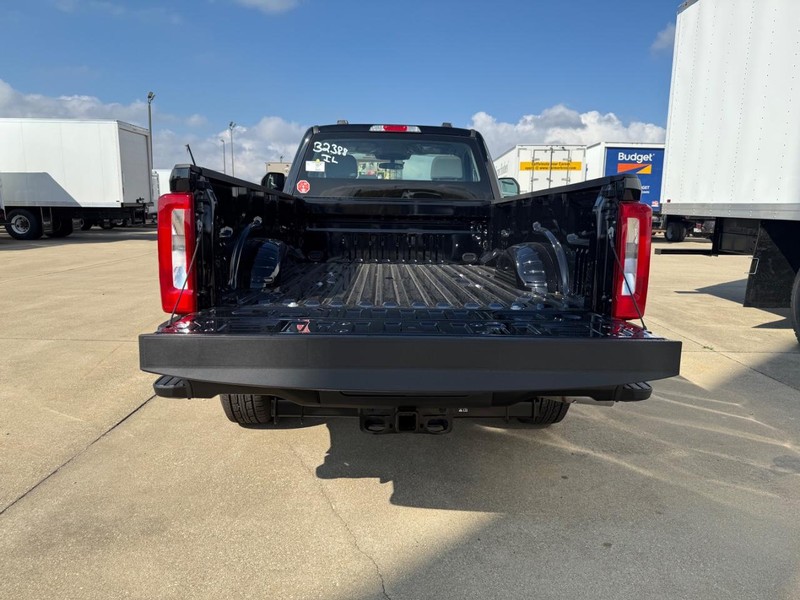 Ford Super Duty F-350 SRW Vehicle Full-screen Gallery Image 34