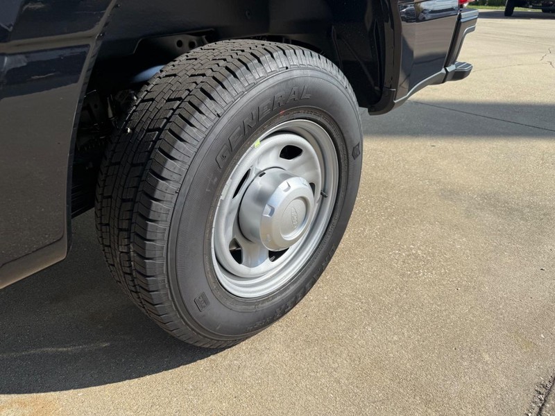 Ford Super Duty F-350 SRW Vehicle Full-screen Gallery Image 35