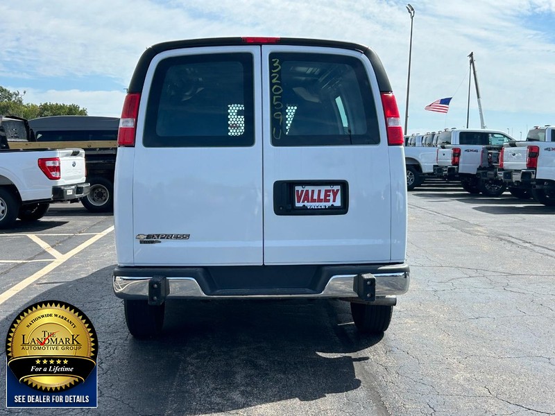 Chevrolet Express Cargo Van Vehicle Full-screen Gallery Image 7