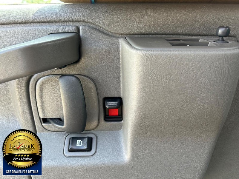 Chevrolet Express Cargo Van Vehicle Full-screen Gallery Image 8