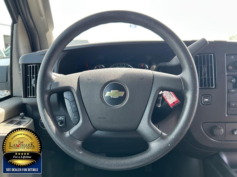 Chevrolet Express Cargo Van Vehicle Full-screen Gallery Image 16