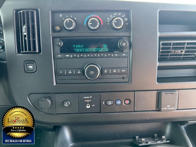 Chevrolet Express Cargo Van Vehicle Full-screen Gallery Image 17