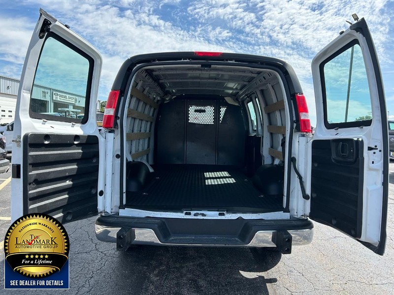 Chevrolet Express Cargo Van Vehicle Full-screen Gallery Image 18