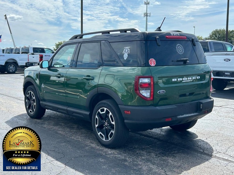 Ford Bronco Sport Vehicle Full-screen Gallery Image 6