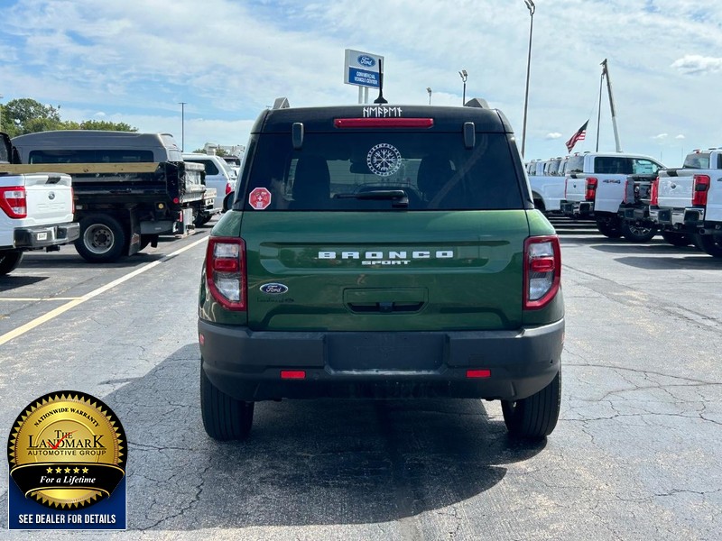 Ford Bronco Sport Vehicle Full-screen Gallery Image 7