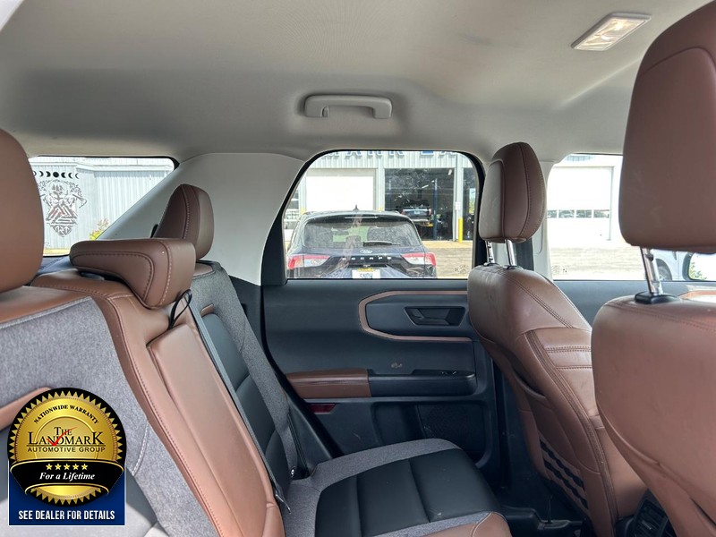 Ford Bronco Sport Vehicle Full-screen Gallery Image 16