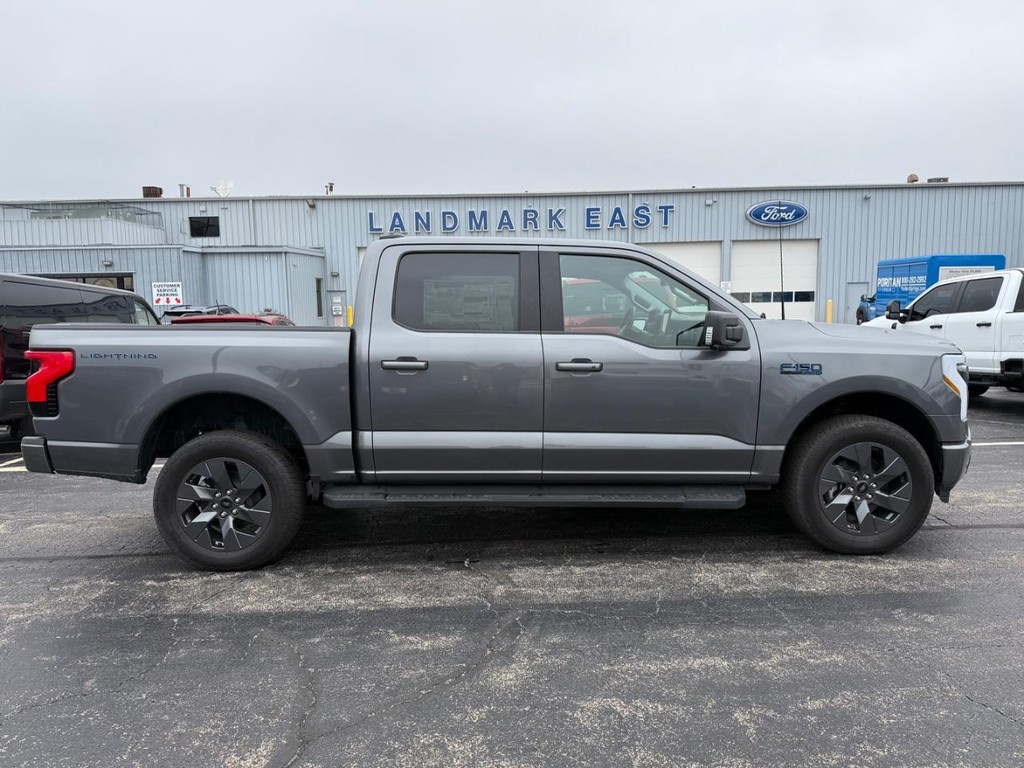 Ford F-150 Lightning Vehicle Full-screen Gallery Image 2