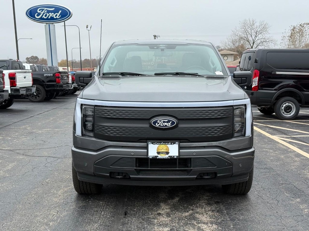 Ford F-150 Lightning Vehicle Full-screen Gallery Image 3