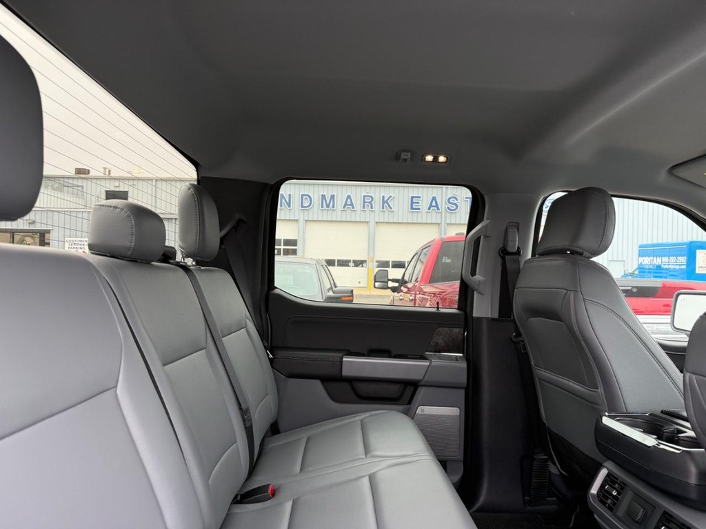 Ford F-150 Lightning Vehicle Full-screen Gallery Image 11