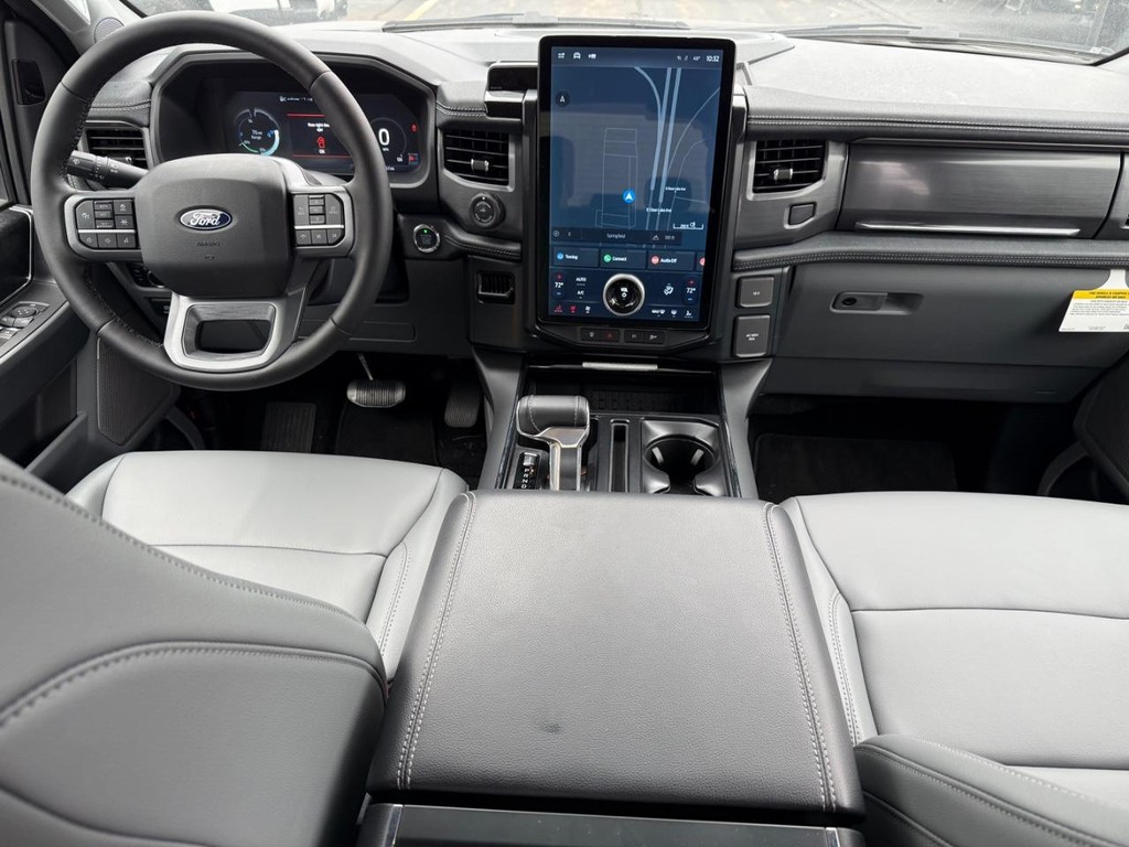 Ford F-150 Lightning Vehicle Full-screen Gallery Image 12