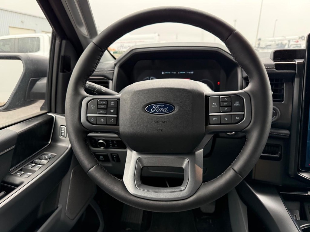 Ford F-150 Lightning Vehicle Full-screen Gallery Image 13