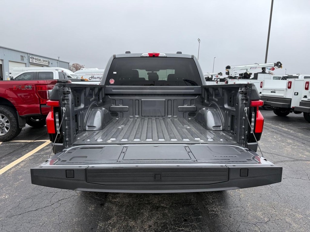 Ford F-150 Lightning Vehicle Full-screen Gallery Image 15