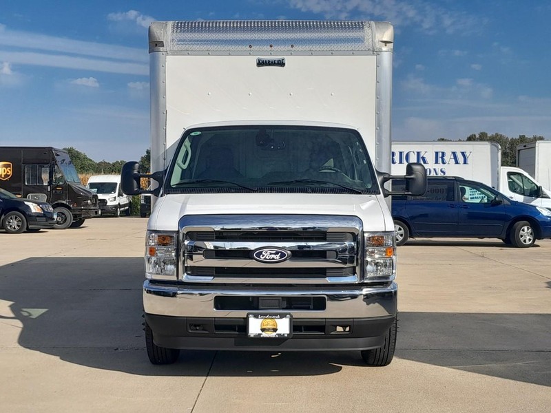 Ford E-Series Cutaway Vehicle Full-screen Gallery Image 3