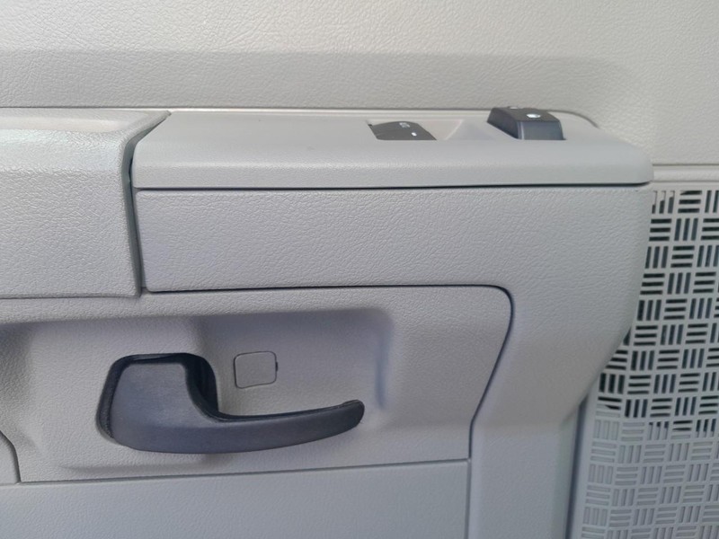 Ford E-Series Cutaway Vehicle Full-screen Gallery Image 4