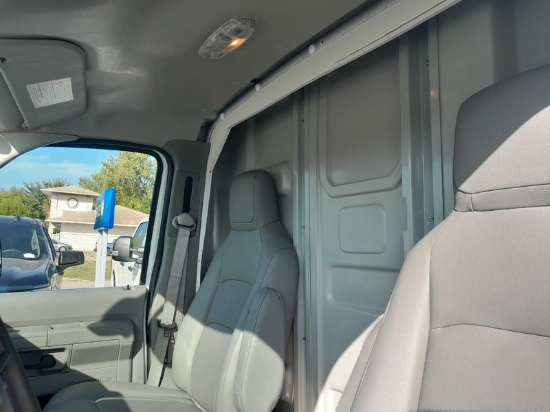 Ford E-Series Cutaway Vehicle Full-screen Gallery Image 5