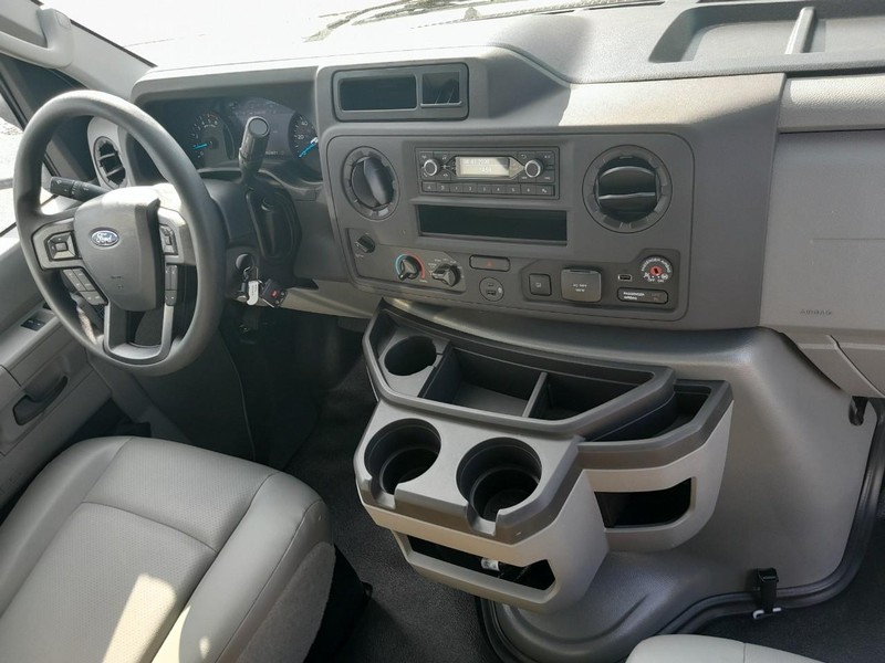 Ford E-Series Cutaway Vehicle Full-screen Gallery Image 9