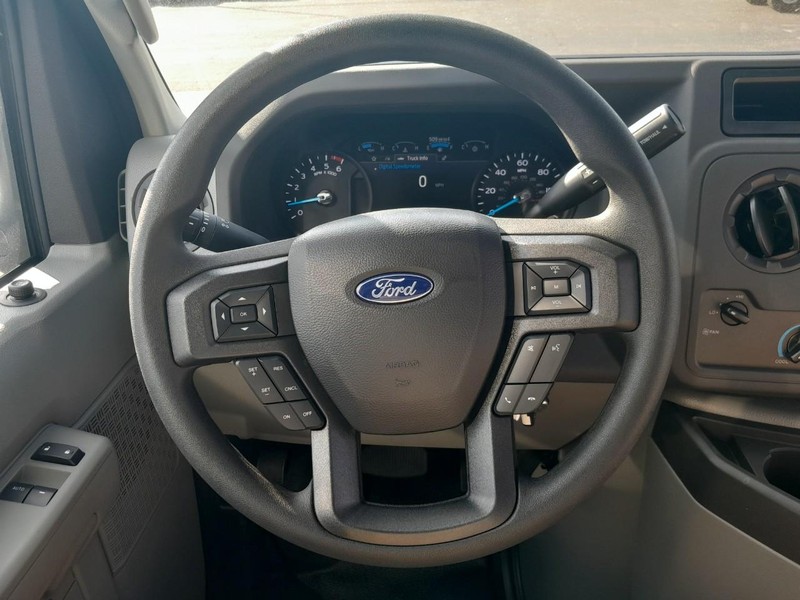 Ford E-Series Cutaway Vehicle Full-screen Gallery Image 10