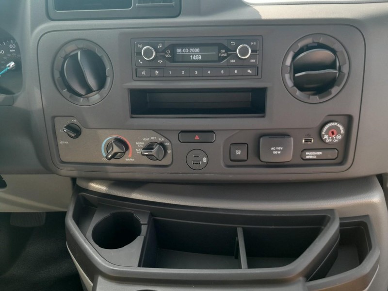 Ford E-Series Cutaway Vehicle Full-screen Gallery Image 11