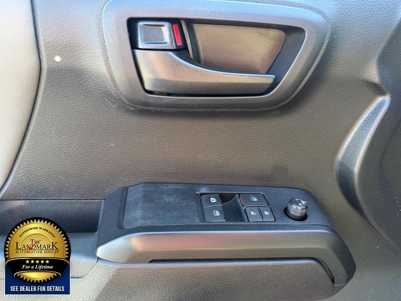 Toyota Tacoma 2WD Vehicle Full-screen Gallery Image 08