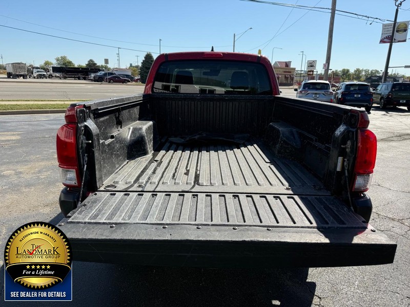 Toyota Tacoma 2WD Vehicle Full-screen Gallery Image 18