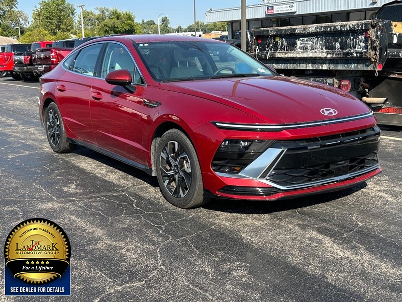 Hyundai Sonata Vehicle Full-screen Gallery Image 02