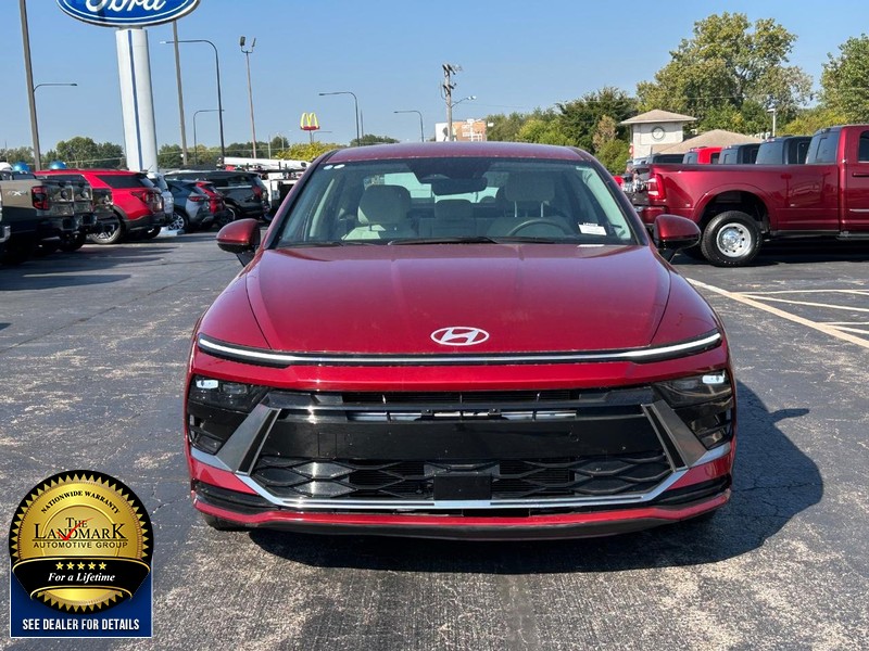 Hyundai Sonata Vehicle Full-screen Gallery Image 04