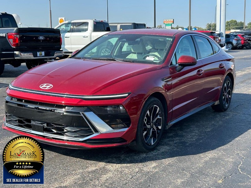 Hyundai Sonata Vehicle Full-screen Gallery Image 05