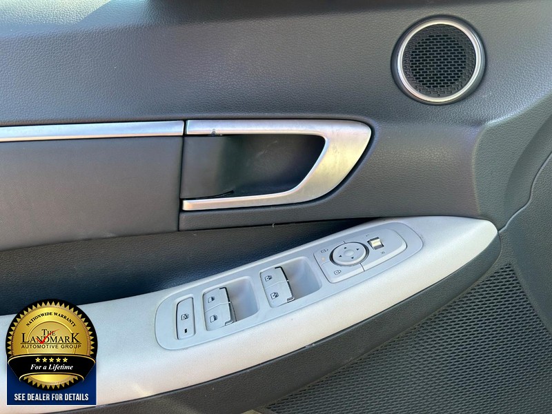 Hyundai Sonata Vehicle Full-screen Gallery Image 08