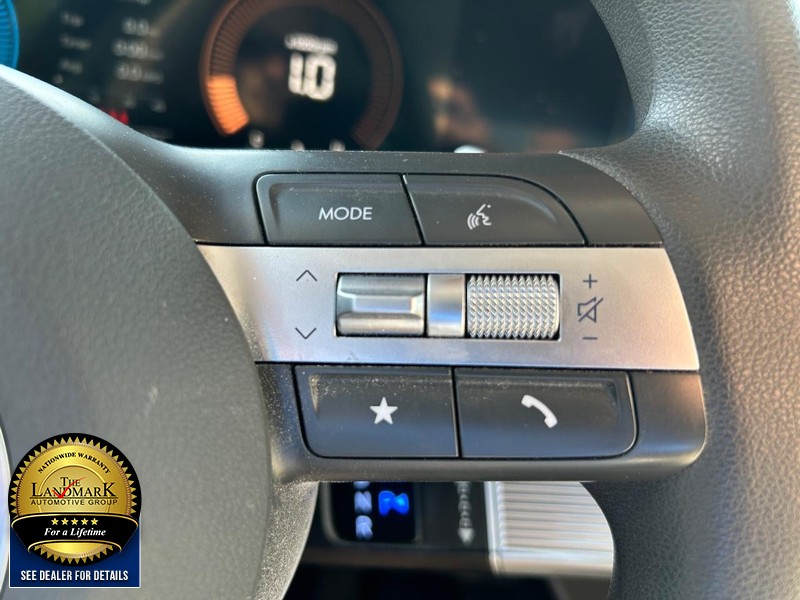 Hyundai Sonata Vehicle Full-screen Gallery Image 11