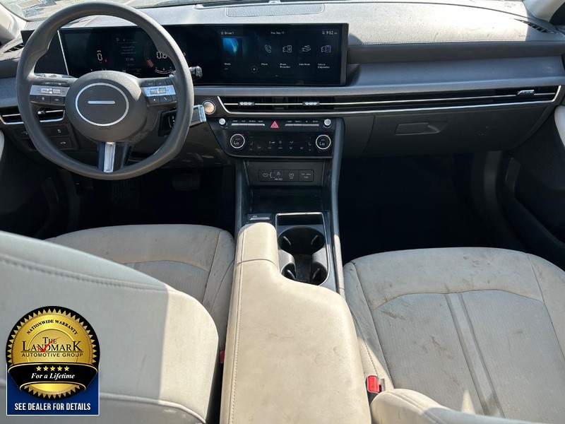 Hyundai Sonata Vehicle Full-screen Gallery Image 16