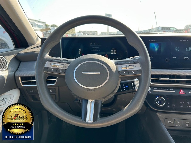 Hyundai Sonata Vehicle Full-screen Gallery Image 17