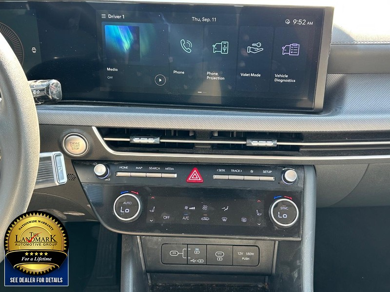 Hyundai Sonata Vehicle Full-screen Gallery Image 18