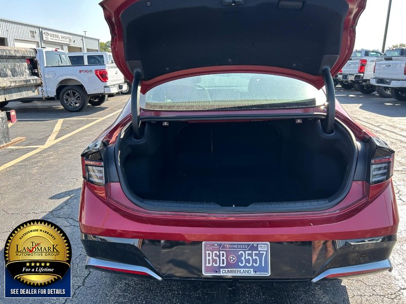 Hyundai Sonata Vehicle Full-screen Gallery Image 19