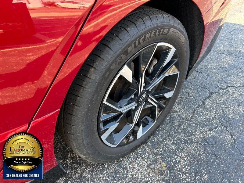 Hyundai Sonata Vehicle Full-screen Gallery Image 20