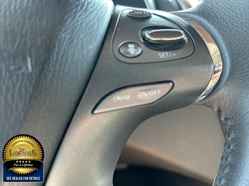 Nissan Murano Vehicle Full-screen Gallery Image 11