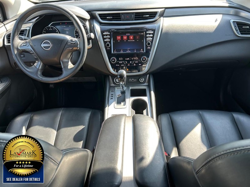 Nissan Murano Vehicle Full-screen Gallery Image 16