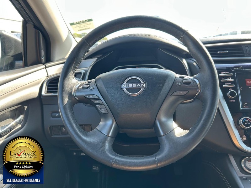 Nissan Murano Vehicle Full-screen Gallery Image 17